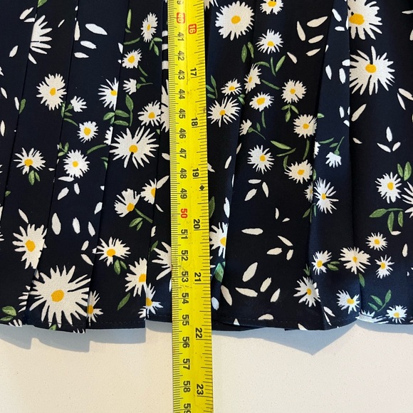 Tommy Hilfiger skirt. Size 14. - Picture 6 of 6